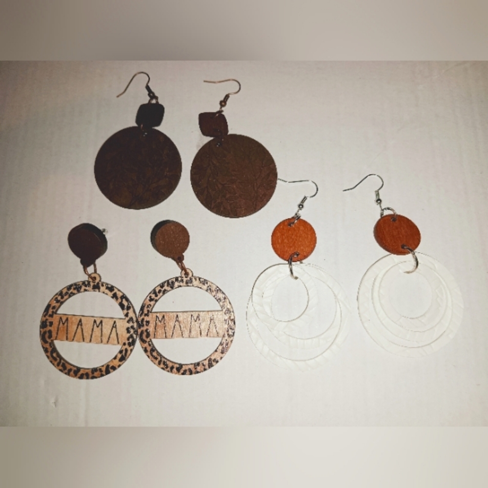 3 pairs of fashion earrings